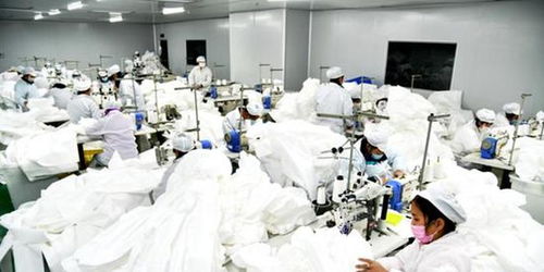 化危為機 戶外服飾用品企業(yè)轉(zhuǎn)型，轉(zhuǎn)產(chǎn)醫(yī)用防護服解燃眉之急